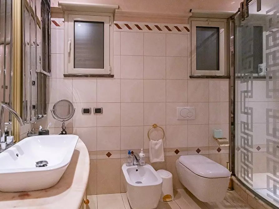 Immagine 17 di Appartamento in vendita  in viale Milano a Riccione