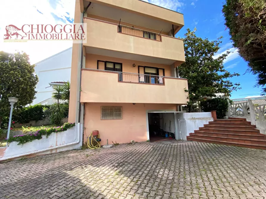 Immagine 1 di Casa trifamiliare in vendita  in Via G. Da Verrazzano a Chioggia