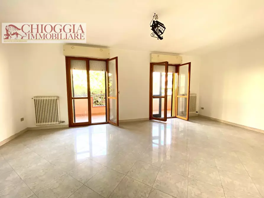 Immagine 2 di Casa trifamiliare in vendita  in Via G. Da Verrazzano a Chioggia