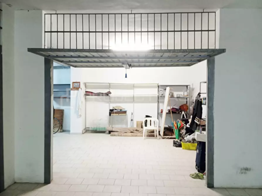 Immagine 1 di Garage in vendita  in via Alcide De Gasperi a Maglie
