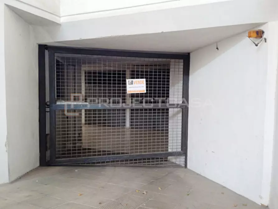 Immagine 3 di Garage in vendita  in via Alcide De Gasperi a Maglie