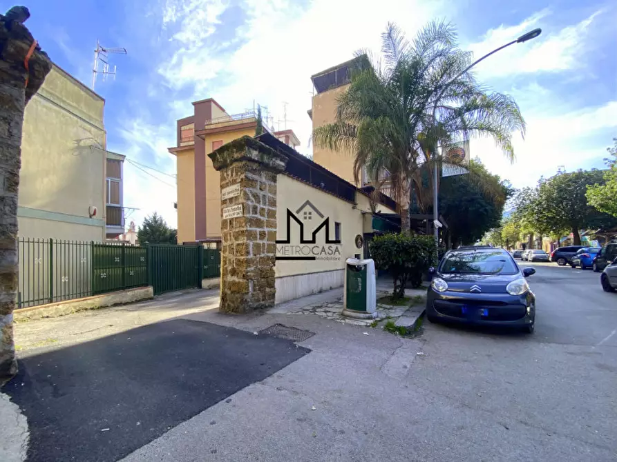 Immagine 2 di Appartamento in vendita  in Zona Paruta a Palermo