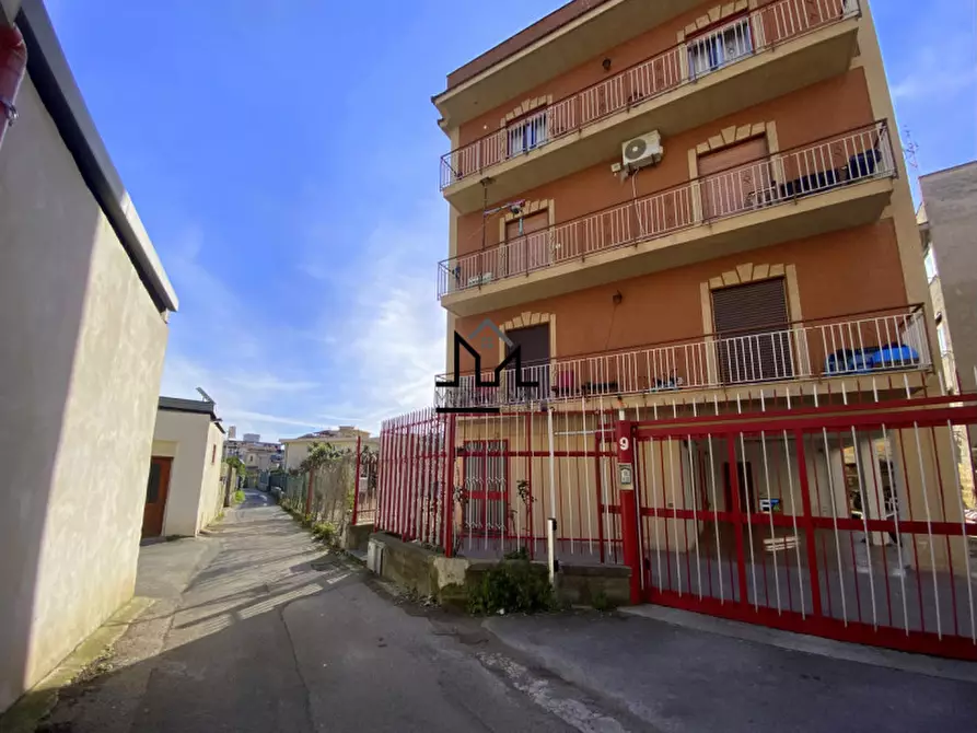 Immagine 3 di Appartamento in vendita  in Zona Paruta a Palermo