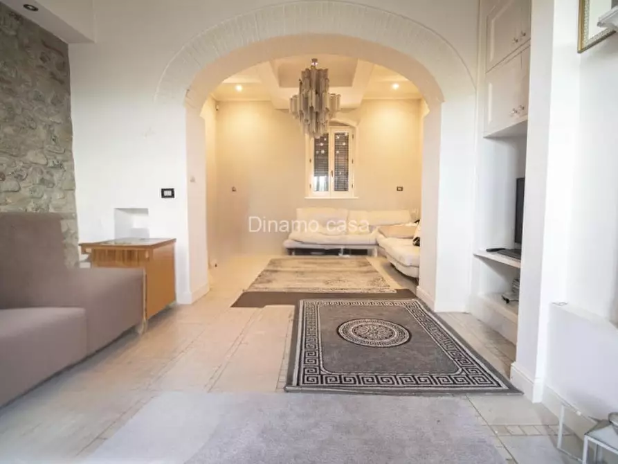 Immagine 3 di Villa in vendita  in via 8 marzo a Prato