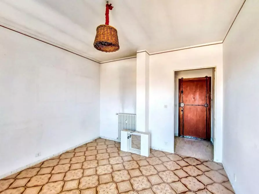 Immagine 2 di Magazzino in vendita  in Via del Castello, N. 13/A a Foligno