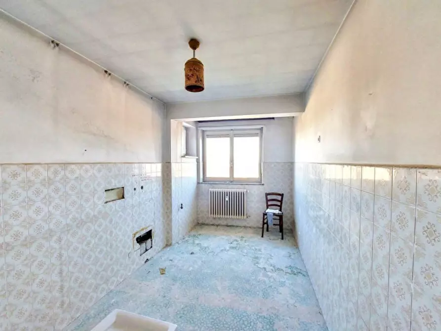 Immagine 5 di Magazzino in vendita  in Via del Castello, N. 13/A a Foligno