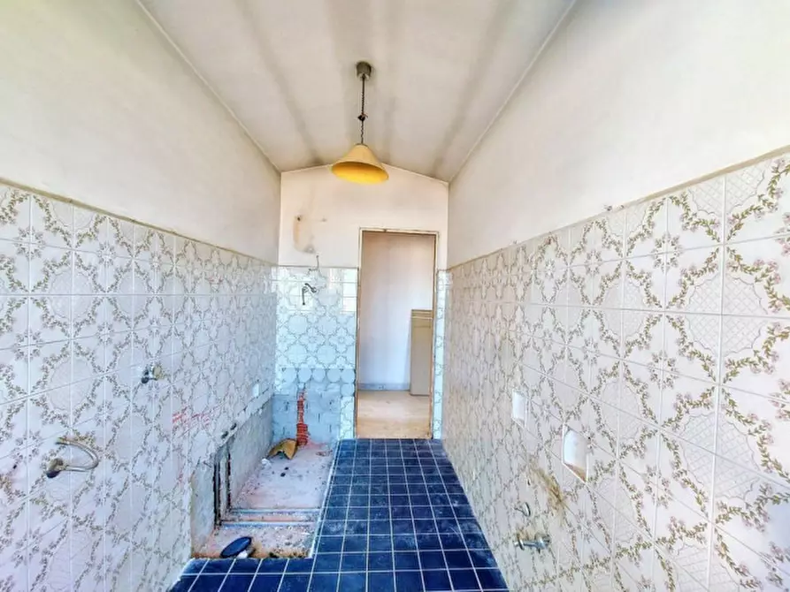 Immagine 7 di Magazzino in vendita  in Via del Castello, N. 13/A a Foligno