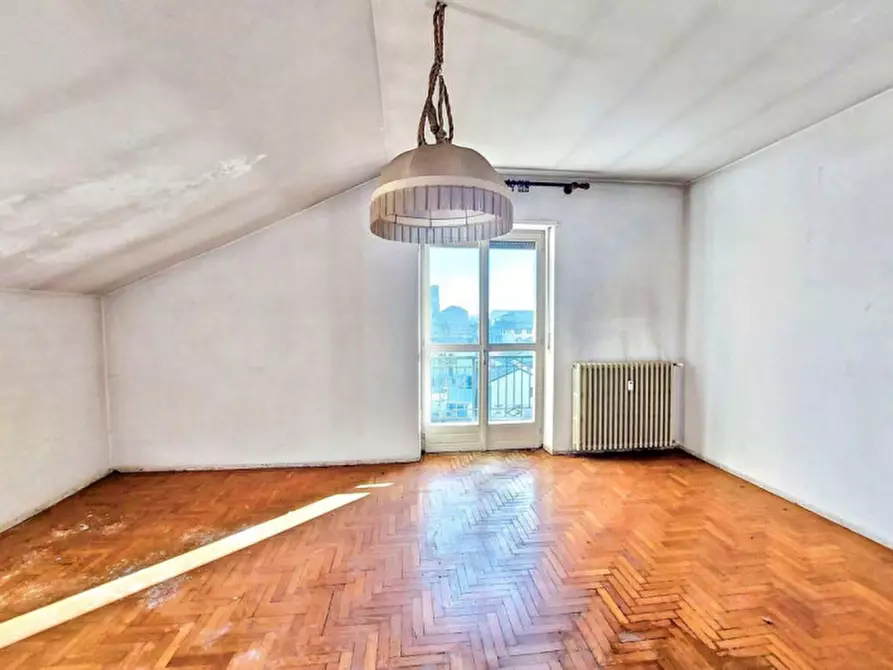 Immagine 8 di Magazzino in vendita  in Via del Castello, N. 13/A a Foligno