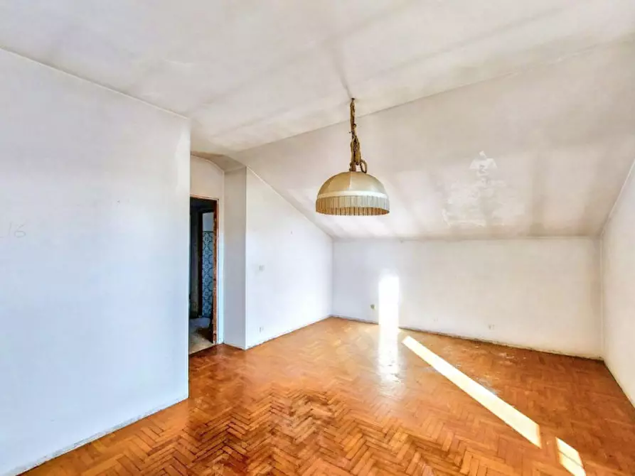 Immagine 9 di Magazzino in vendita  in Via del Castello, N. 13/A a Foligno