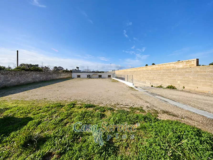 Immagine 10 di Laboratorio in vendita  in Via Venezuela a Racale
