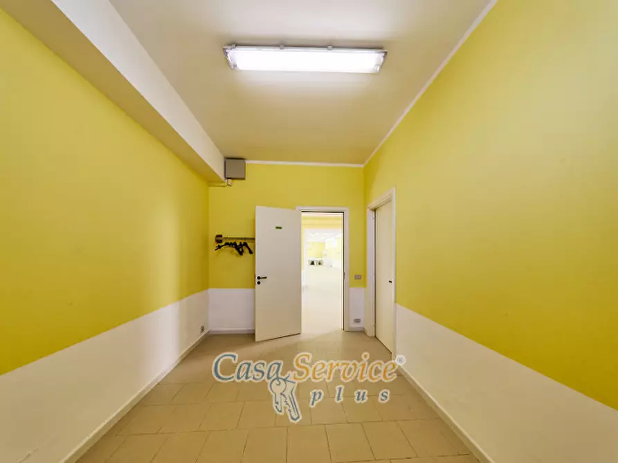 Immagine 12 di Laboratorio in vendita  in Via Venezuela a Racale