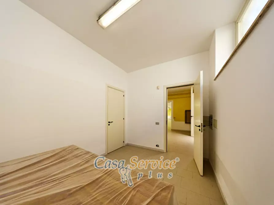 Immagine 14 di Laboratorio in vendita  in Via Venezuela a Racale