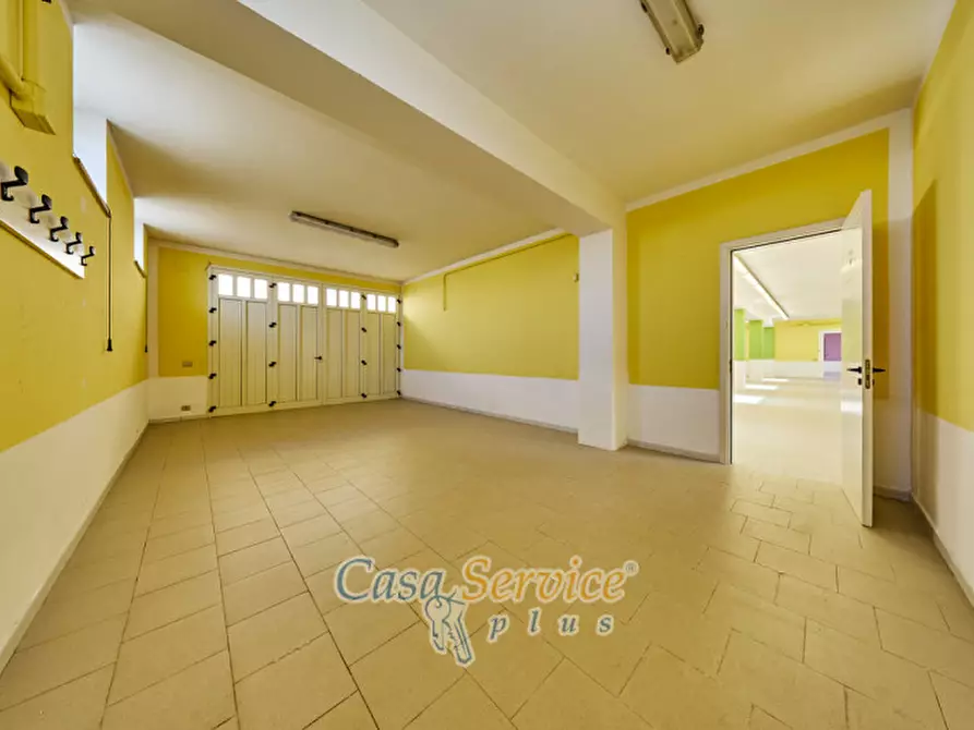 Immagine 15 di Laboratorio in vendita  in Via Venezuela a Racale