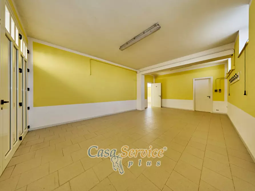 Immagine 16 di Laboratorio in vendita  in Via Venezuela a Racale