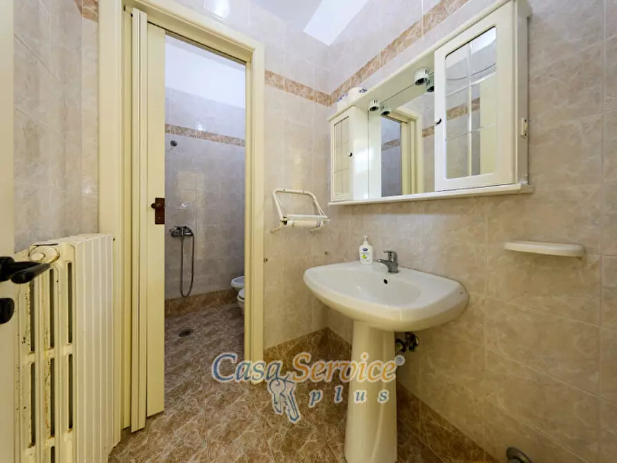 Immagine 17 di Laboratorio in vendita  in Via Venezuela a Racale