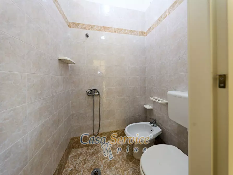 Immagine 18 di Laboratorio in vendita  in Via Venezuela a Racale