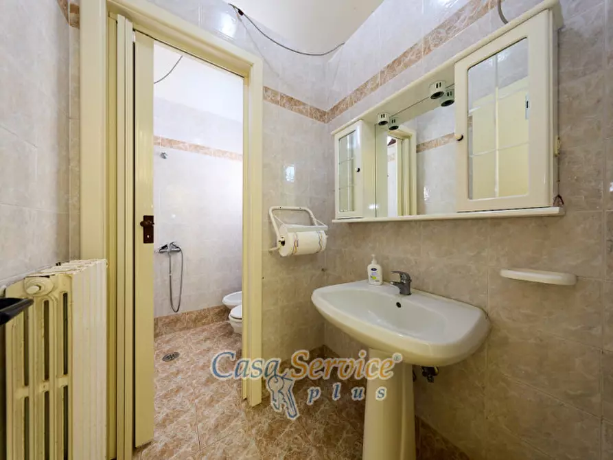 Immagine 19 di Laboratorio in vendita  in Via Venezuela a Racale