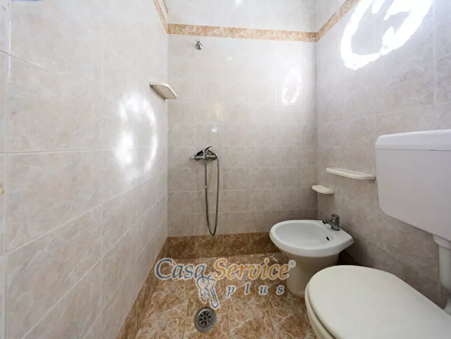 Immagine 20 di Laboratorio in vendita  in Via Venezuela a Racale