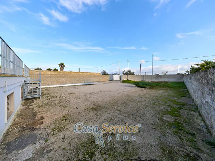 Immagine 25 di Laboratorio in vendita  in Via Venezuela a Racale