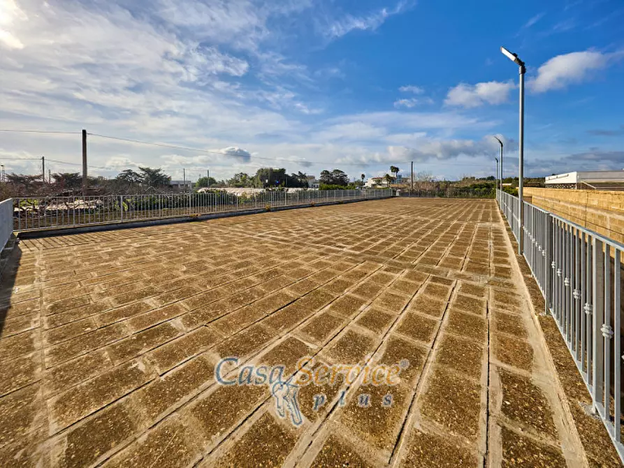 Immagine 26 di Laboratorio in vendita  in Via Venezuela a Racale