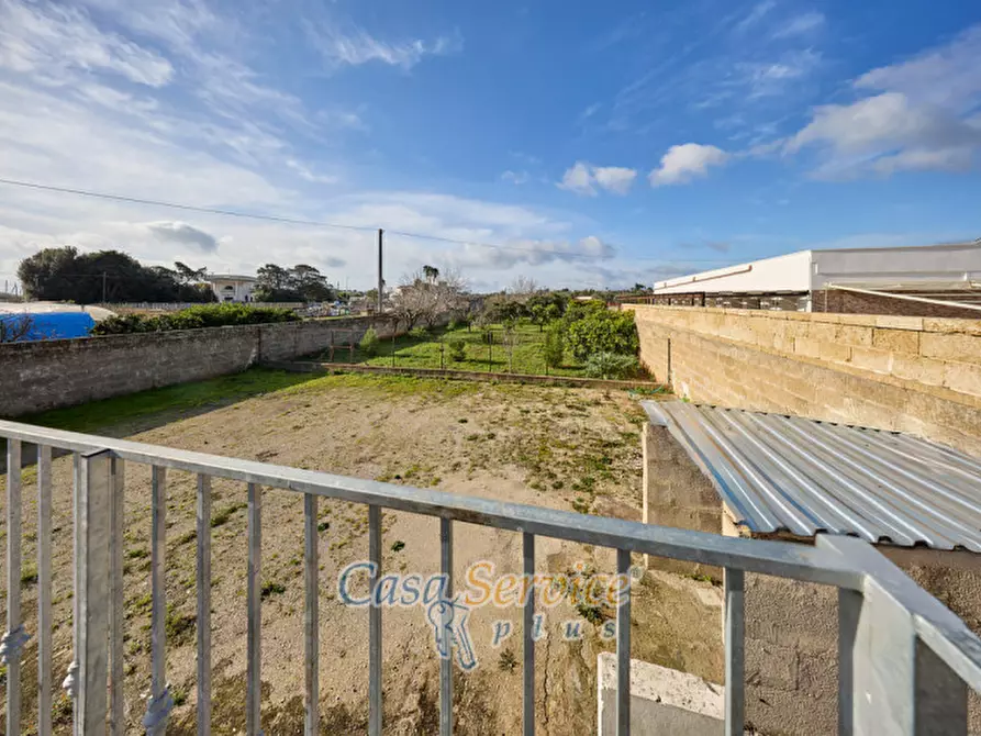 Immagine 27 di Laboratorio in vendita  in Via Venezuela a Racale