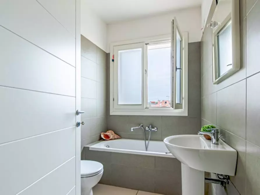 Immagine 11 di Appartamento in vendita  in VIA GENNARGENTU a Olbia