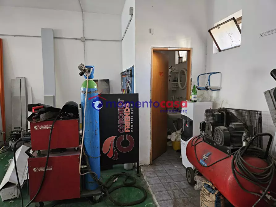 Immagine 8 di Negozio in vendita  in via gebbione a Reggio Di Calabria