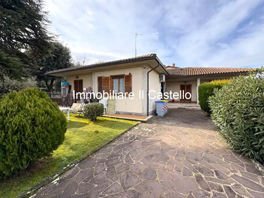 Immagine 1 di Casa indipendente in vendita  a Castiglione Del Lago