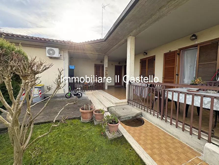 Immagine 3 di Casa indipendente in vendita  a Castiglione Del Lago