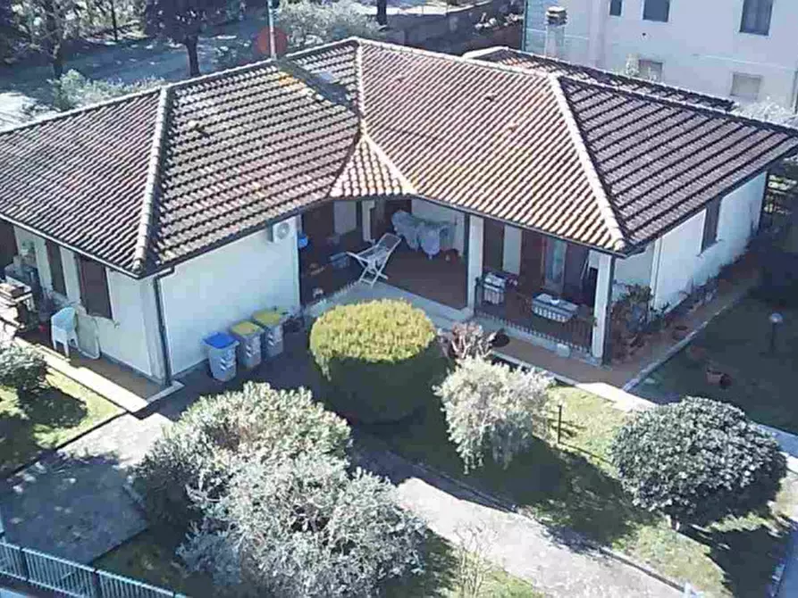 Immagine 4 di Casa indipendente in vendita  a Castiglione Del Lago