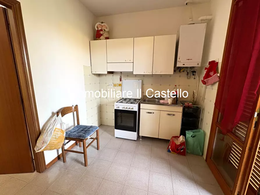 Immagine 6 di Casa indipendente in vendita  a Castiglione Del Lago