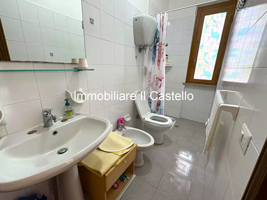 Immagine 12 di Casa indipendente in vendita  a Castiglione Del Lago