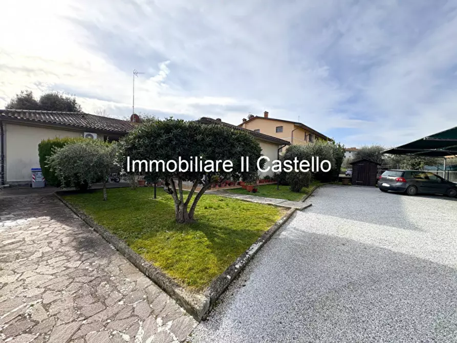 Immagine 27 di Casa indipendente in vendita  a Castiglione Del Lago