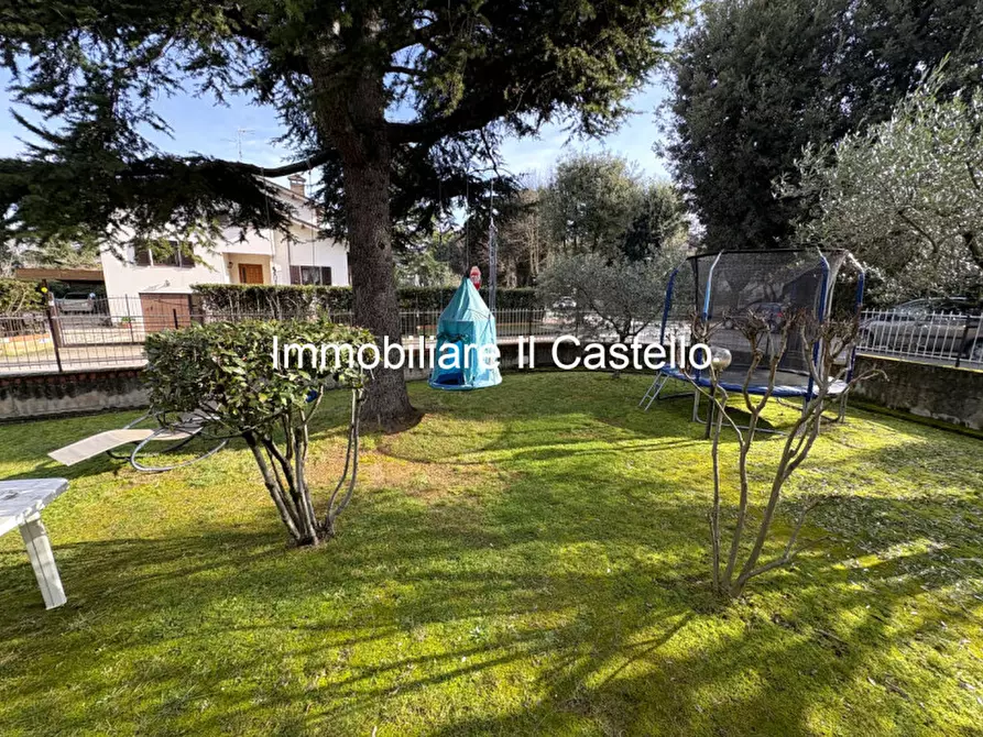 Immagine 29 di Casa indipendente in vendita  a Castiglione Del Lago