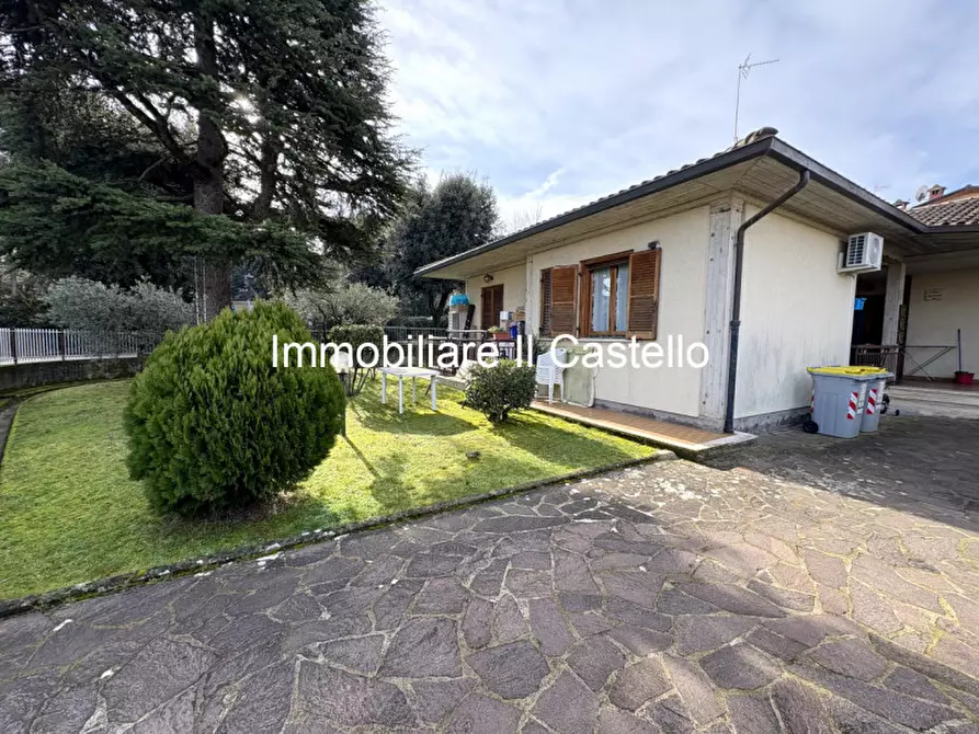 Immagine 30 di Casa indipendente in vendita  a Castiglione Del Lago