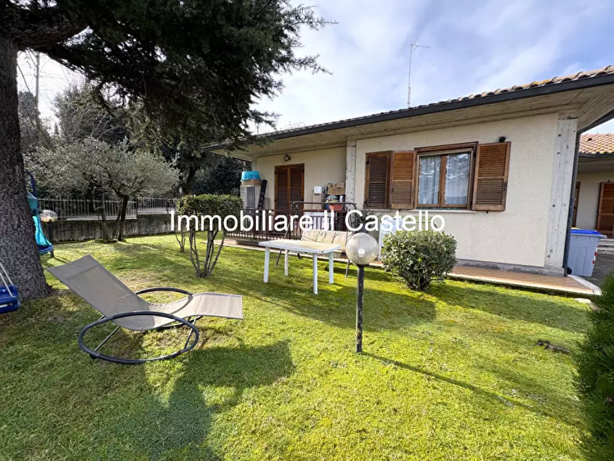 Immagine 31 di Casa indipendente in vendita  a Castiglione Del Lago