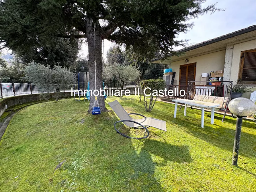 Immagine 32 di Casa indipendente in vendita  a Castiglione Del Lago