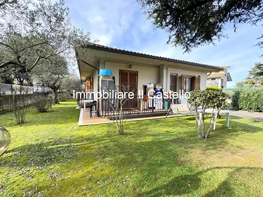 Immagine 33 di Casa indipendente in vendita  a Castiglione Del Lago