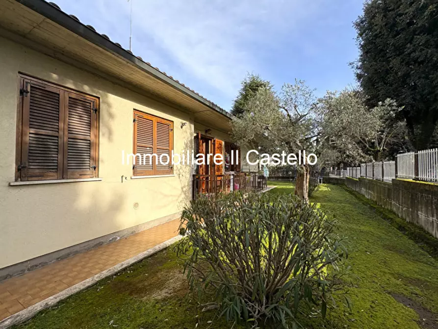 Immagine 35 di Casa indipendente in vendita  a Castiglione Del Lago