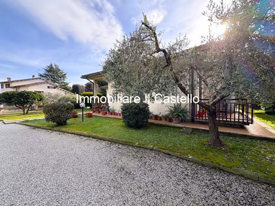 Immagine 37 di Casa indipendente in vendita  a Castiglione Del Lago