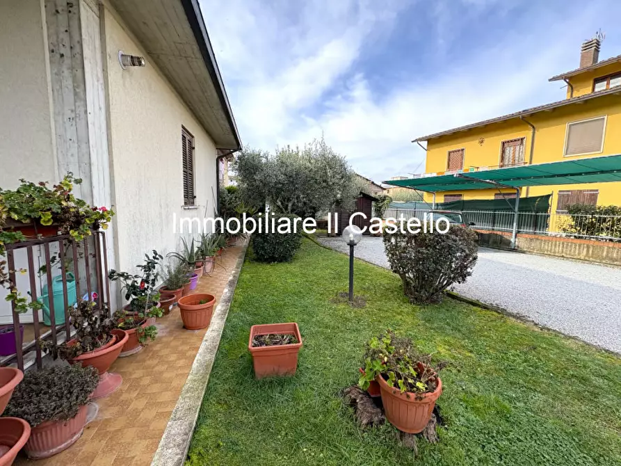 Immagine 39 di Casa indipendente in vendita  a Castiglione Del Lago