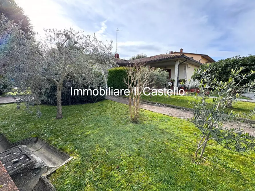 Immagine 40 di Casa indipendente in vendita  a Castiglione Del Lago