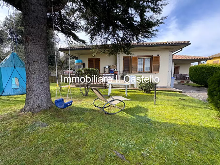 Immagine 41 di Casa indipendente in vendita  a Castiglione Del Lago