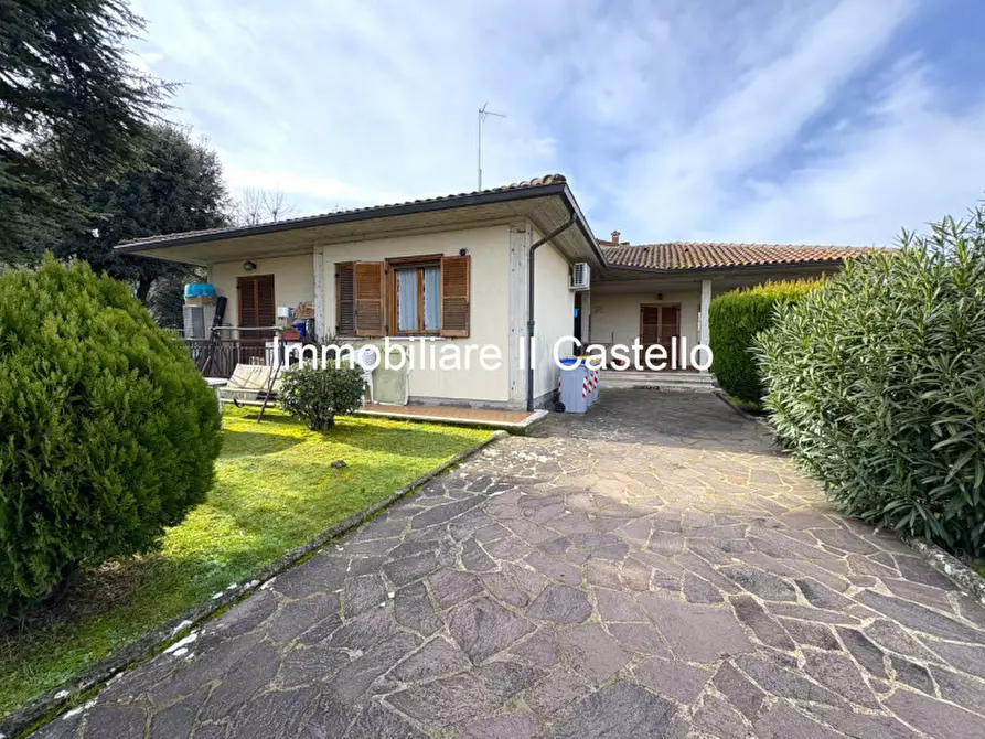 Immagine 42 di Casa indipendente in vendita  a Castiglione Del Lago