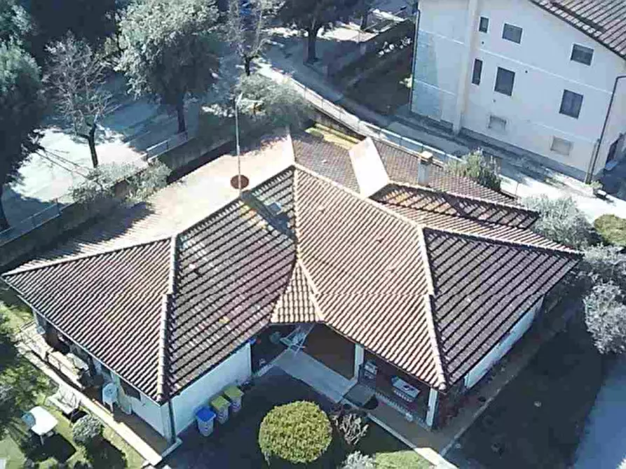 Immagine 46 di Casa indipendente in vendita  a Castiglione Del Lago