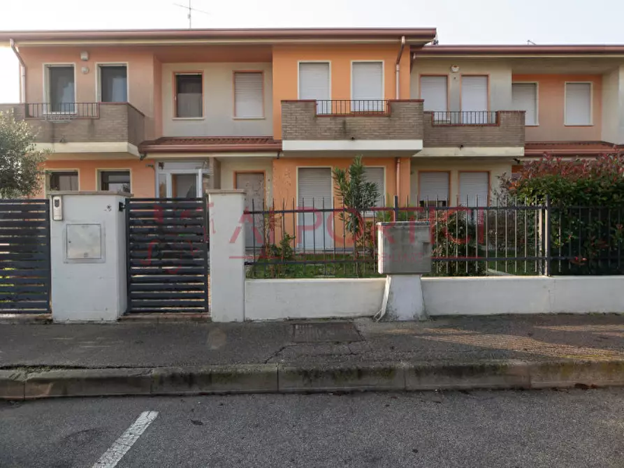 Immagine 1 di Villetta a schiera in vendita  in Via N. Calipari a Piove Di Sacco
