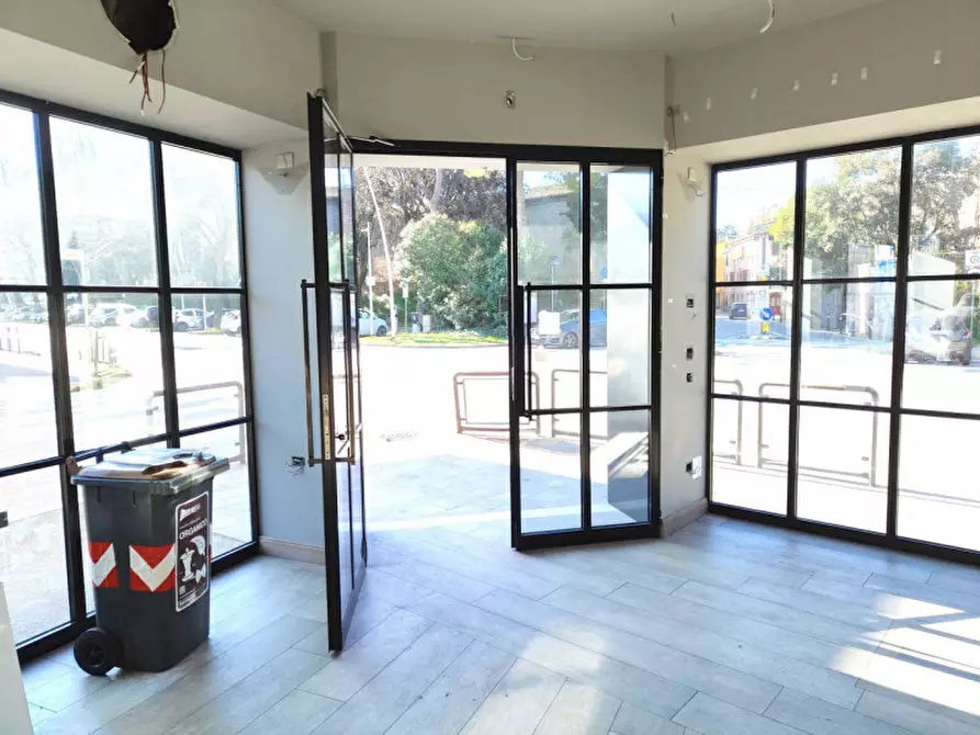 Immagine 2 di Negozio in vendita  in Viale Carducci 41 a Cesena