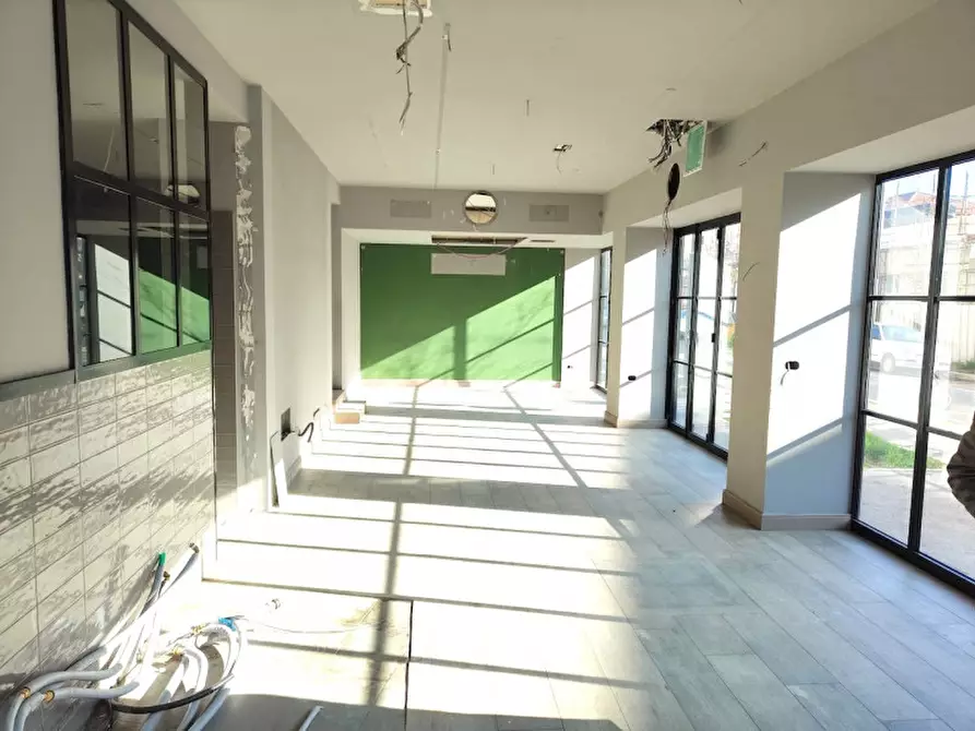 Immagine 3 di Negozio in vendita  in Viale Carducci 41 a Cesena