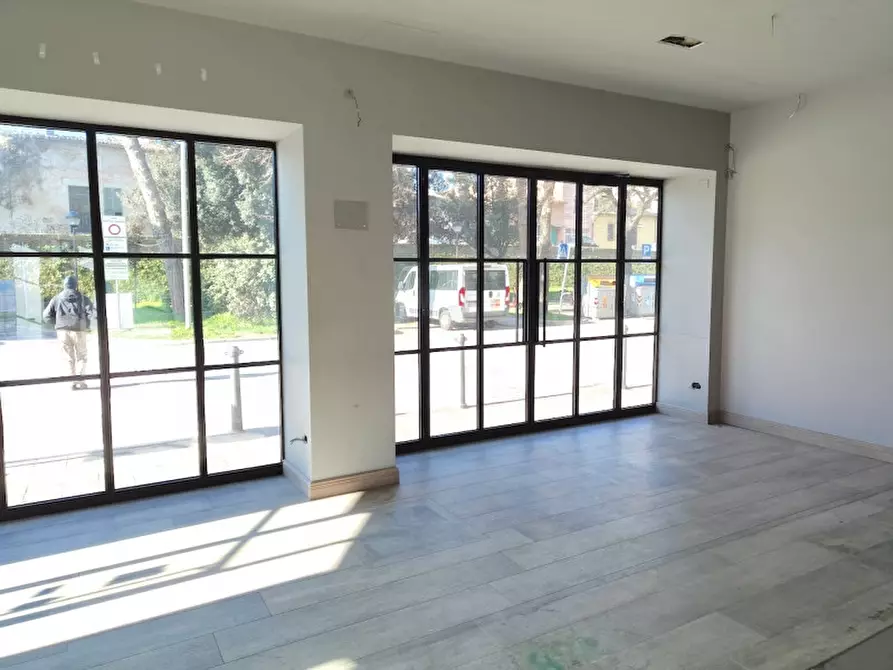 Immagine 4 di Negozio in vendita  in Viale Carducci 41 a Cesena