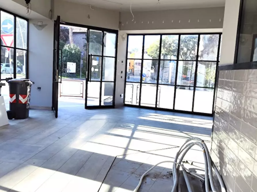 Immagine 5 di Negozio in vendita  in Viale Carducci 41 a Cesena